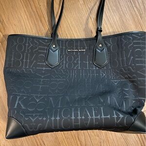 MICHAEL MICHAEL KORS
Eva Neoprene Logo Tote